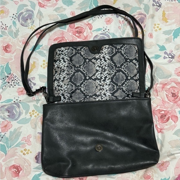 Nicole Miller Adjustable Crossbody Black Stud Bag - Picture 8 of 17